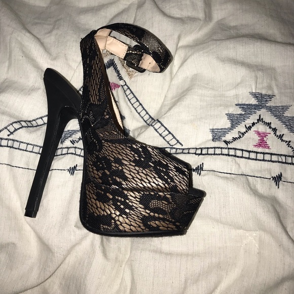 Heels - Picture 3 of 4